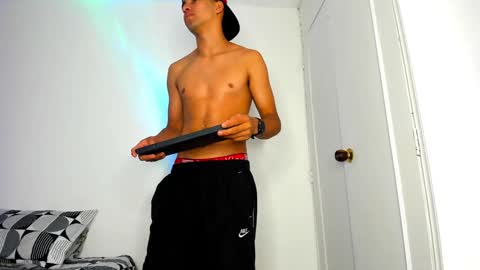 Snapshot of andy_0018 chatting on 01/25/25, 08:21 Andy online show from 01/25/25, 08:21