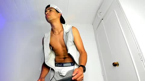 Snapshot of andy_0018 chatting on 01/28/25, 07:11 Andy online show from 01/28/25, 07:11