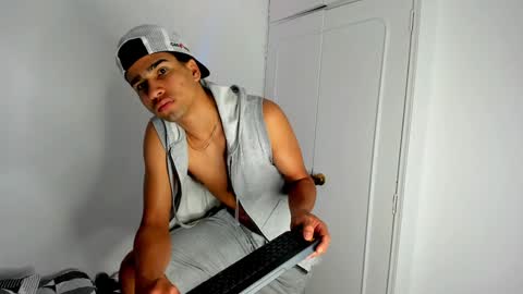 Snapshot of andy_0018 chatting on 01/29/25, 07:57 Andy online show from 01/29/25, 07:57