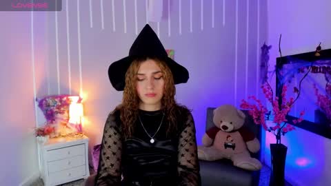 Snapshot of andy_gamboa chatting on 10/31/25, 01:56 Andrea online show from 10/31/25, 01:56