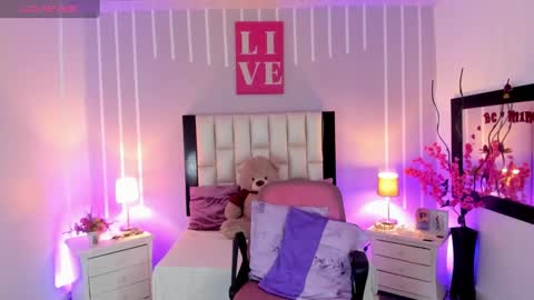 Snapshot of andy_gamboa chatting on 11/06/25, 01:23 Andrea online show from 11/06/25, 01:23