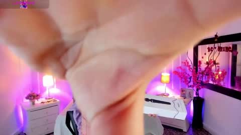 Snapshot of andy_gamboa chatting on 11/10/25, 01:21 Andrea online show from 11/10/25, 01:21