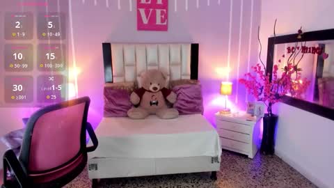 Snapshot of andy_gamboa chatting on 11/25/25, 01:11 Andrea online show from 11/25/25, 01:11