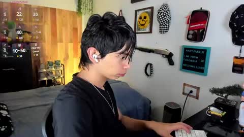 Snapshot of andy_guez_11 chatting on 02/25/25, 11:30 andy_guez_11 online show from 02/25/25, 11:30