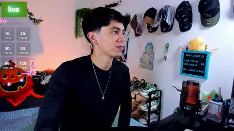 andy_guez_11 online show from 10/20/25, 10:05