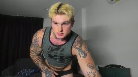 Snapshot of andy_hunk chatting on 01/08/25, 02:03 Andrew online show from 01/08/25, 02:03