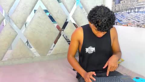 andy_jones7 online show from 09/18/25, 01:18