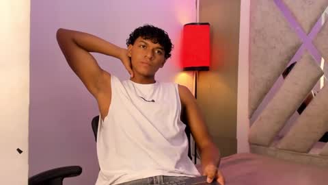 andy_jones7 online show from 09/22/25, 03:19