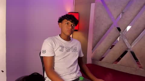 andy_jones7 online show from 09/29/25, 03:11