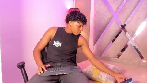 andy_jones7 online show from 10/01/25, 03:23