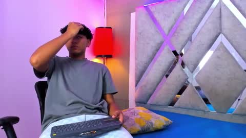 andy_jones7 online show from 10/02/25, 03:13