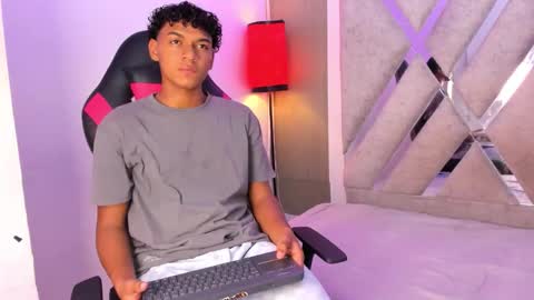 andy_jones7 online show from 10/10/25, 04:00