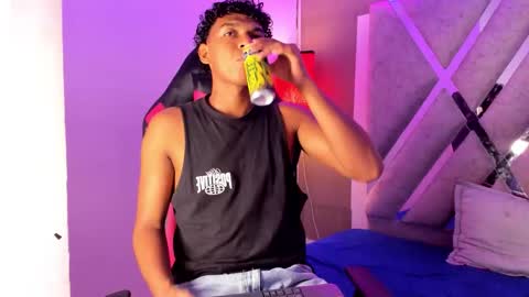 andy_jones7 online show from 10/13/25, 03:28