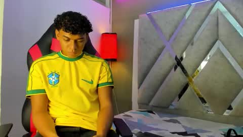 andy_jones7 online show from 10/19/25, 03:18