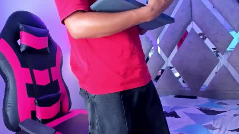 andy_jones7 online show from 10/20/25, 03:18