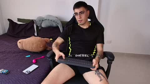 Snapshot of andy_shaaw chatting on 02/25/25, 08:19 Andres online show from 02/25/25, 08:19