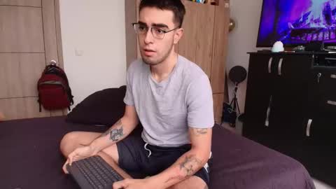 Snapshot of andy_shaaw chatting on 01/08/26, 01:24 Andres online show from 01/08/26, 01:24