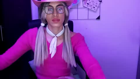 Snapshot of andy_vander chatting on 10/31/25, 11:17 Andy van der Rose online show from 10/31/25, 11:17