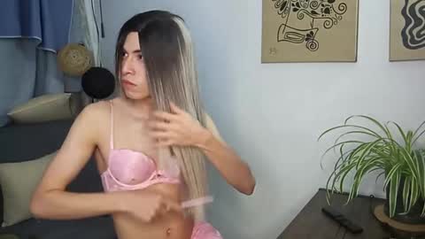 Snapshot of andy_vander chatting on 11/09/25, 11:47 Andy van der Rose online show from 11/09/25, 11:47