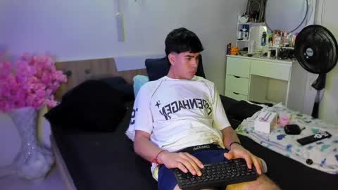 Snapshot of andy_wood1 chatting on 06/04/26, 12:11 andy_wood1 online show from 06/04/26, 12:11