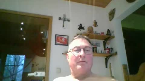 Snapshot of andybayern chatting on 12/19/25, 02:24 andybayern online show from 12/19/25, 02:24