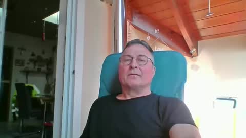 Snapshot of andybayern chatting on 03/06/26, 12:01 andybayern online show from 03/06/26, 12:01