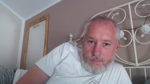 Snapshot of andyberg8 chatting on 08/04/26, 11:35 Andy online show from 08/04/26, 11:35