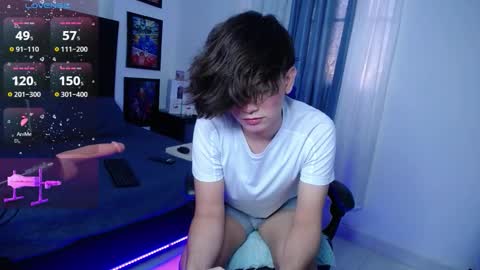 Snapshot of andyboy_19 chatting on 10/17/25, 10:23 andy online show from 10/17/25, 10:23