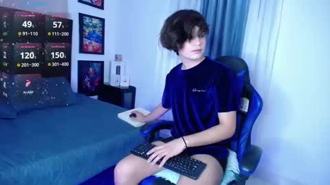 Snapshot of andyboy_19 chatting on 10/28/25, 10:34 andy online show from 10/28/25, 10:34