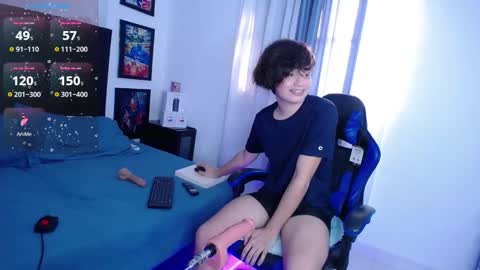 Snapshot of andyboy_19 chatting on 11/03/25, 09:05 andy online show from 11/03/25, 09:05