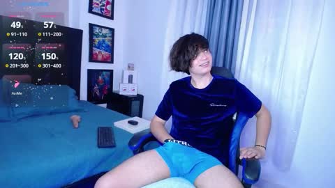 Snapshot of andyboy_19 chatting on 11/10/25, 11:37 andy online show from 11/10/25, 11:37