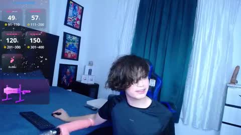 Snapshot of andyboy_19 chatting on 11/12/25, 10:52 andy online show from 11/12/25, 10:52