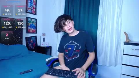 Snapshot of andyboy_19 chatting on 12/14/25, 12:16 andy online show from 12/14/25, 12:16