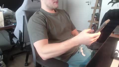 Snapshot of andycandy1994 chatting on 11/23/25, 09:31 andycandy1994 online show from 11/23/25, 09:31