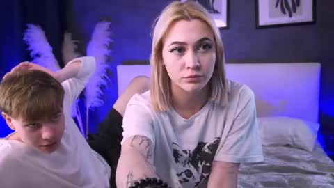 Snapshot of andyjey_ chatting on 09/25/25, 06:44 Mandy and Andy online show from 09/25/25, 06:44