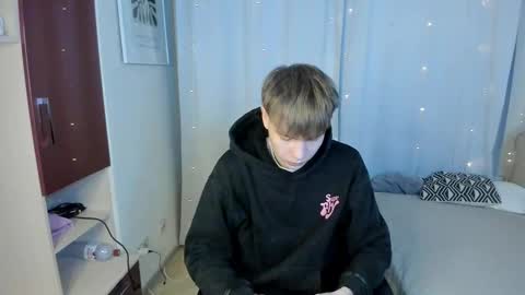 Snapshot of andyjey_ chatting on 09/29/25, 08:02 Mandy and Andy online show from 09/29/25, 08:02