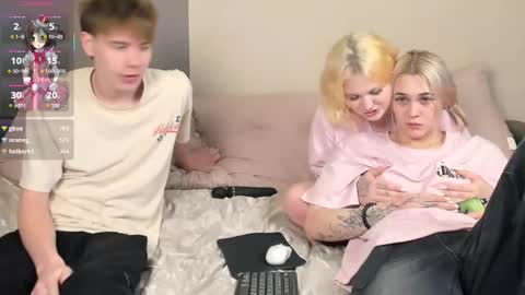 Snapshot of andyjey_ chatting on 10/05/25, 12:31 Mandy and Andy online show from 10/05/25, 12:31