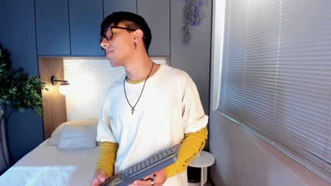 Snapshot of andyjoy_ chatting on 12/17/24, 12:00 Andy Joy online show from 12/17/24, 12:00