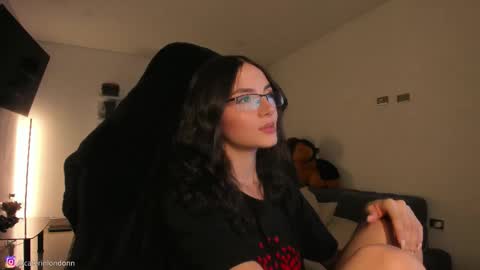 Snapshot of anelisse_ chatting on 02/04/26, 02:28 online show from 02/04/26, 02:28