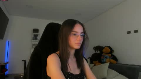 Snapshot of anelisse_ chatting on 03/09/26, 02:37 online show from 03/09/26, 02:37