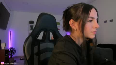 Snapshot of anelisse_ chatting on 04/01/26, 03:18 online show from 04/01/26, 03:18