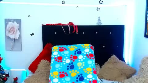 Snapshot of ange_drty chatting on 12/01/24, 10:21 ange_drty online show from 12/01/24, 10:21