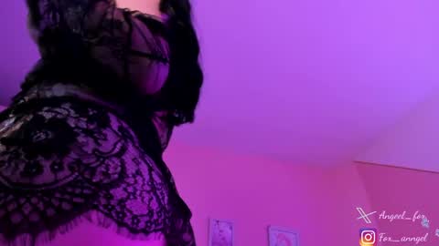 Snapshot of angeel_fox chatting on 04/19/26, 03:17 Angel online show from 04/19/26, 03:17