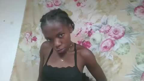 Snapshot of angeeliine chatting on 03/11/26, 01:44 angeeliine online show from 03/11/26, 01:44