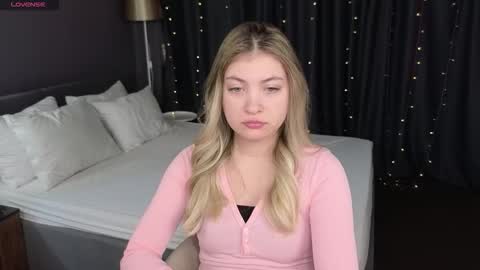 Snapshot of angel__grace chatting on 01/18/26, 05:33 Grace online show from 01/18/26, 05:33