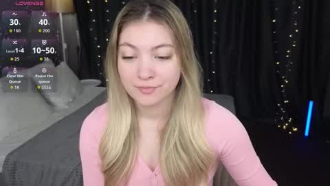 Snapshot of angel__grace chatting on 03/16/26, 12:06 Grace online show from 03/16/26, 12:06