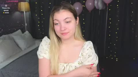 Snapshot of angel__grace chatting on 04/04/26, 01:48 Grace online show from 04/04/26, 01:48