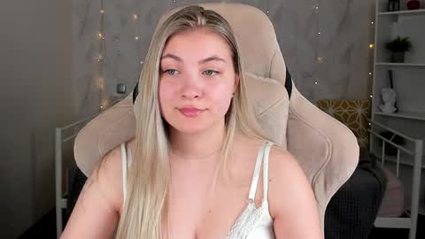 Snapshot of angel__grace chatting on 04/11/26, 07:45 Grace online show from 04/11/26, 07:45