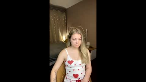 Snapshot of angel__grace chatting on 04/16/26, 01:06 Grace online show from 04/16/26, 01:06