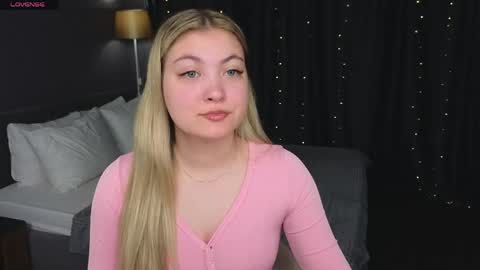 Snapshot of angel__grace chatting on 04/26/26, 12:08 Grace online show from 04/26/26, 12:08